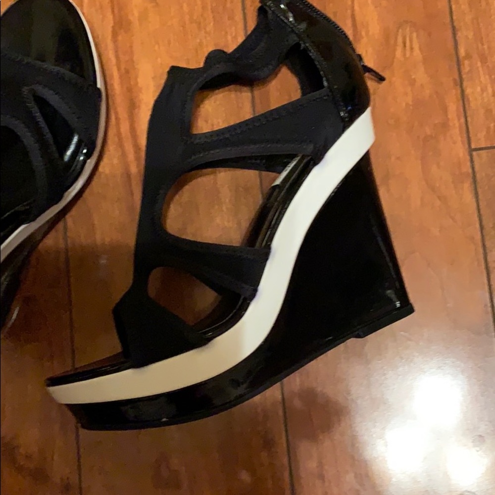 Platforms - Picture 2 of 3